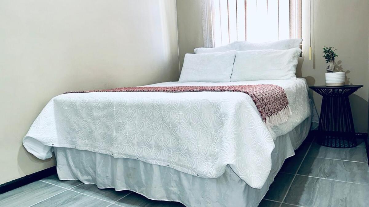 20 On Asrin Mews Homestay Cape Town