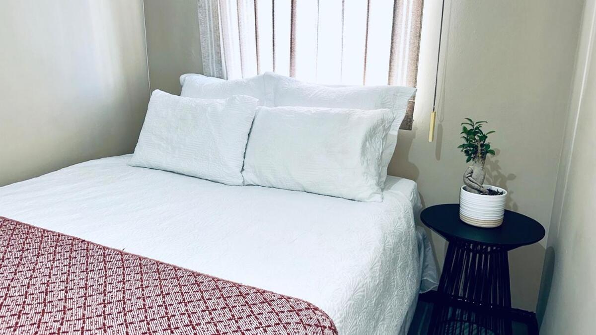 Homestay 20 On Asrin Mews Cape Town