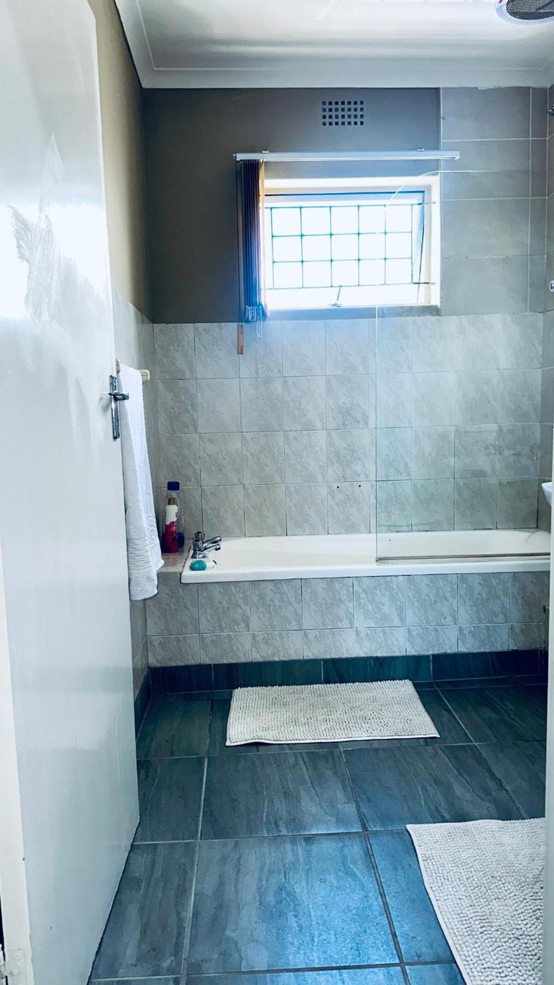 20 On Asrin Mews Homestay Cape Town